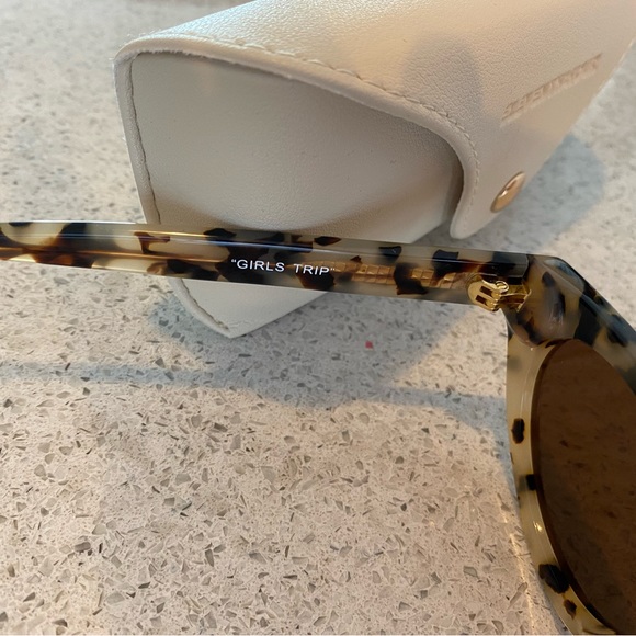 Sunglasses “Girl’s Trip” by Eleventh Hour collab with Lauren Sorrentino - Picture 5 of 5